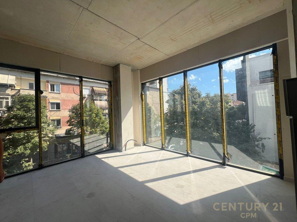 Ambiente Moderno per Ufficio in Affitto in Edificio Nuovo