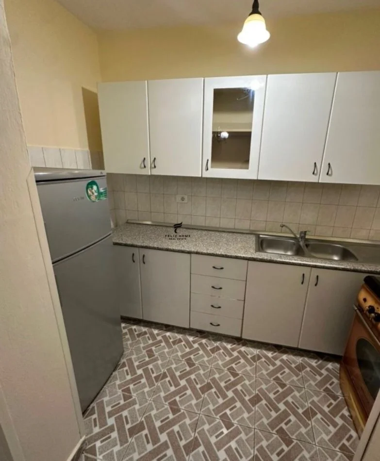 Tirana, affitto mensile appartamento 3+1 Piano 4, 90 m² 550 € (VIA ZOGU 1)