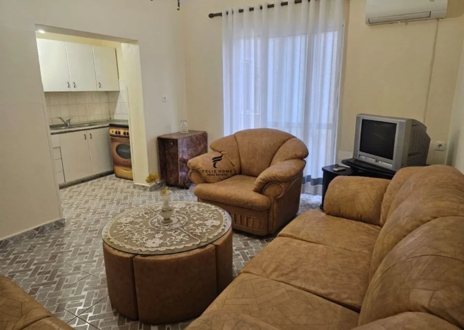 Tirane, jepet me qera apartament 3+1 Kati 4, 90 m² 550 € (BULEVARDI ZOGU 1)