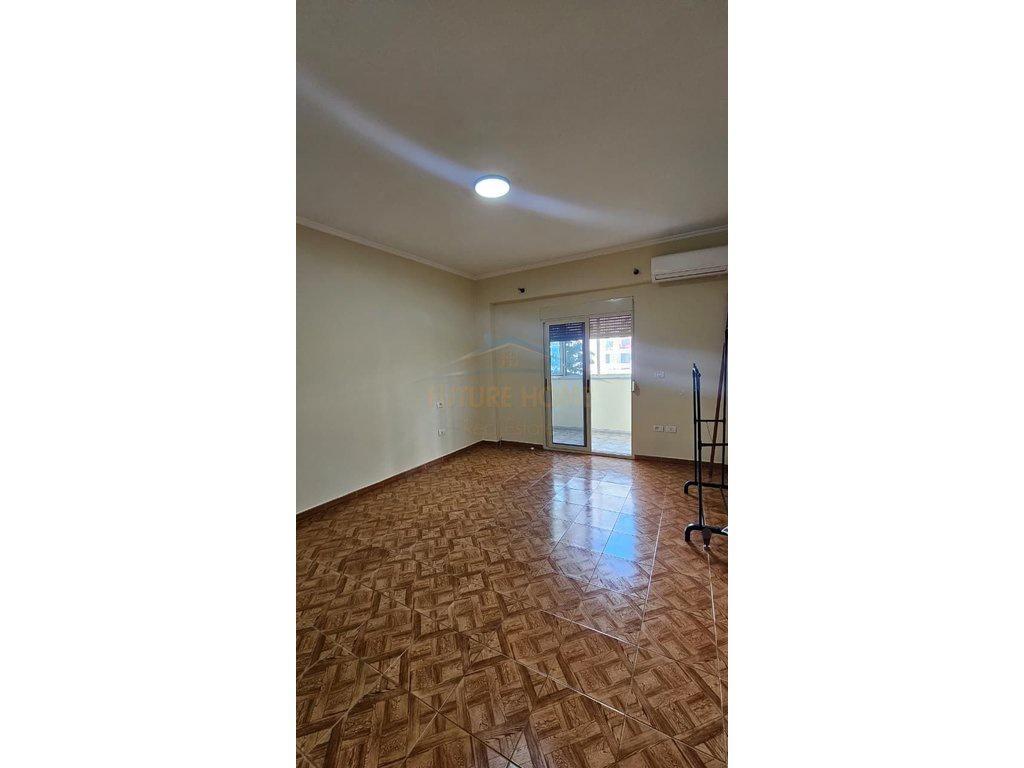 0697048065 Qera, 3+1 e Pershtatshme për Ambient Biznesi