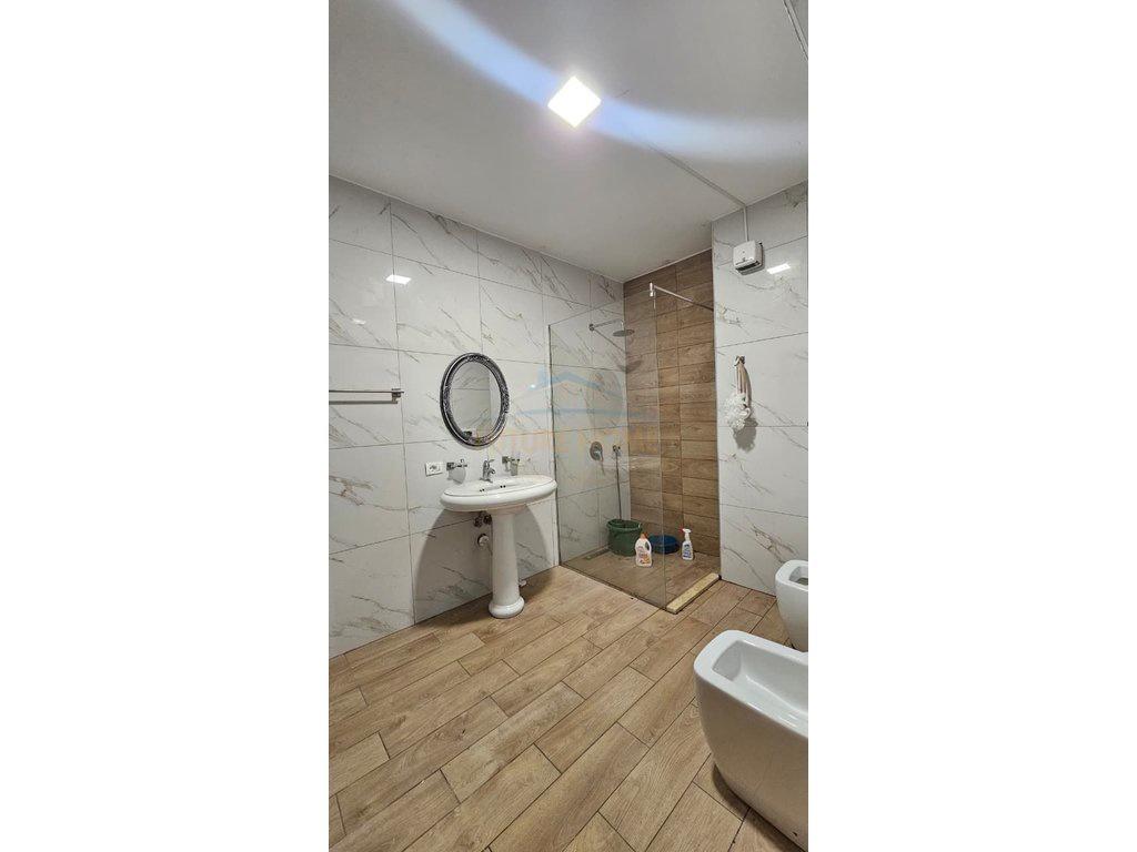 0697048065 Qera, 3+1 e Pershtatshme për Ambient Biznesi