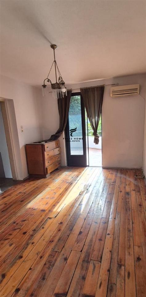 VILE ME QERA 240 M2 RRUGA E DIBRES 1300 EURO
