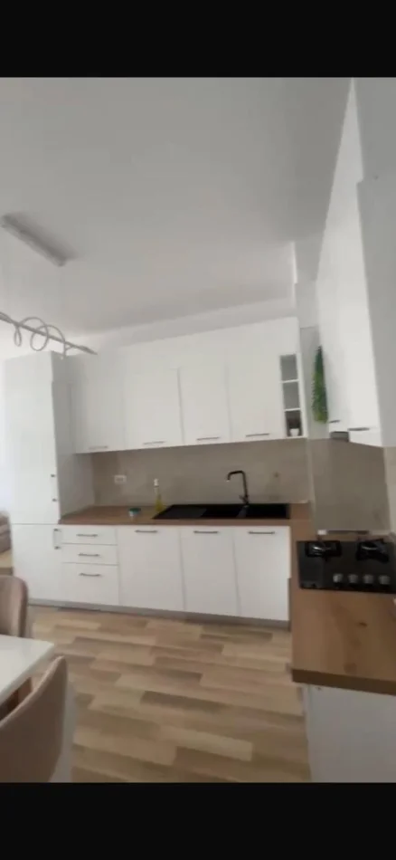 Tirane, affitto appartamento 2+1 Piano 5, 115 m² 400 € (Paskuqan)