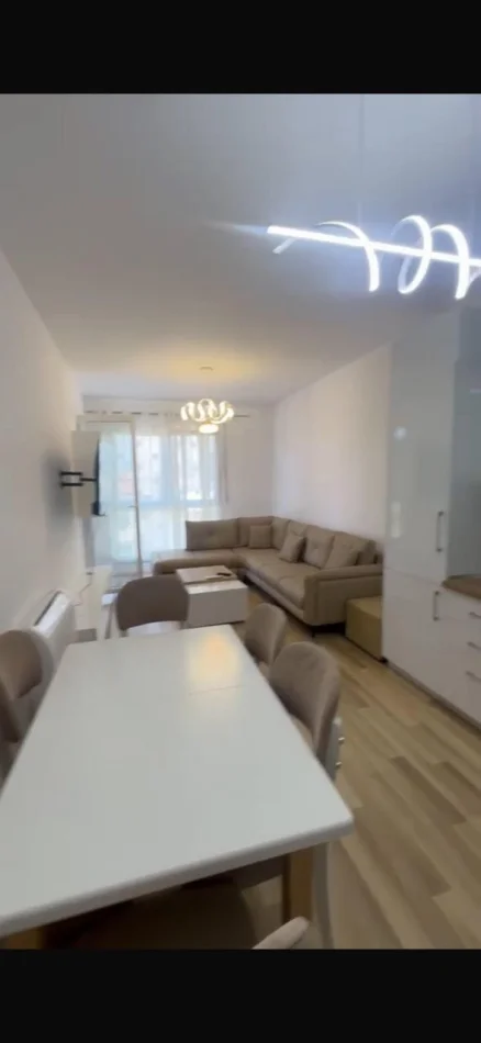 Tirane, affitto appartamento 2+1 Piano 5, 115 m² 400 € (Paskuqan)