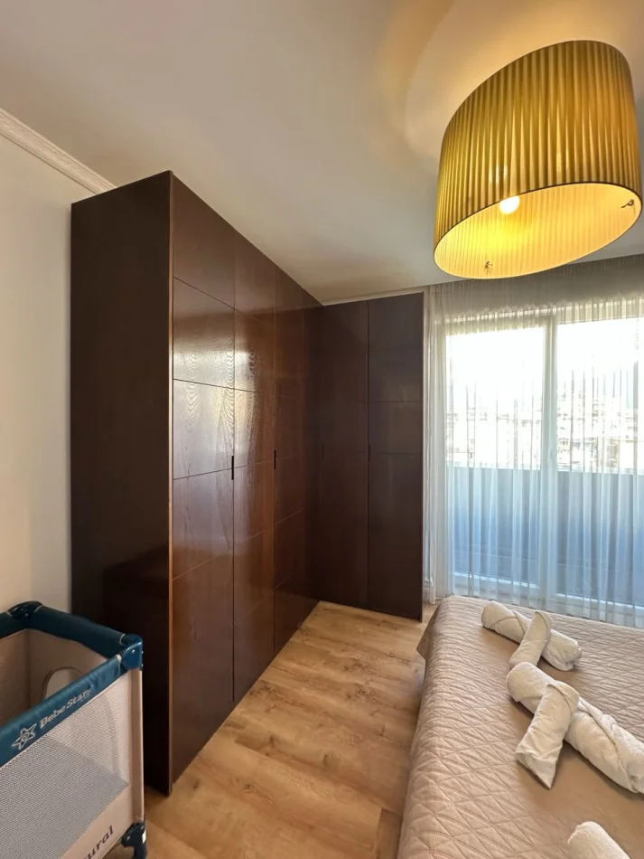 Tirana, affitto appartamento 1+1 Piano 5, 85 m² 750 € (CENTRO — Via Mine Peza)