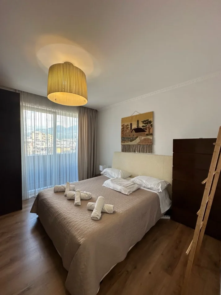 Tirana, affitto appartamento 1+1 Piano 5, 85 m² 750 € (CENTRO — Via Mine Peza)