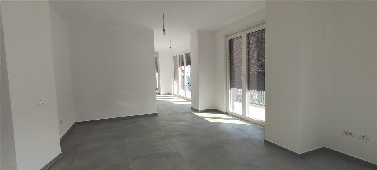 Commercial Space for Rent 220 m² Dibrës Street 2500 Euro Net