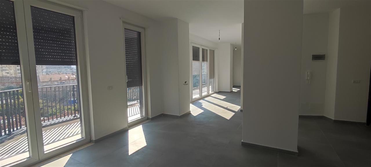Commercial Space for Rent 220 m² Dibrës Street 2500 Euro Net