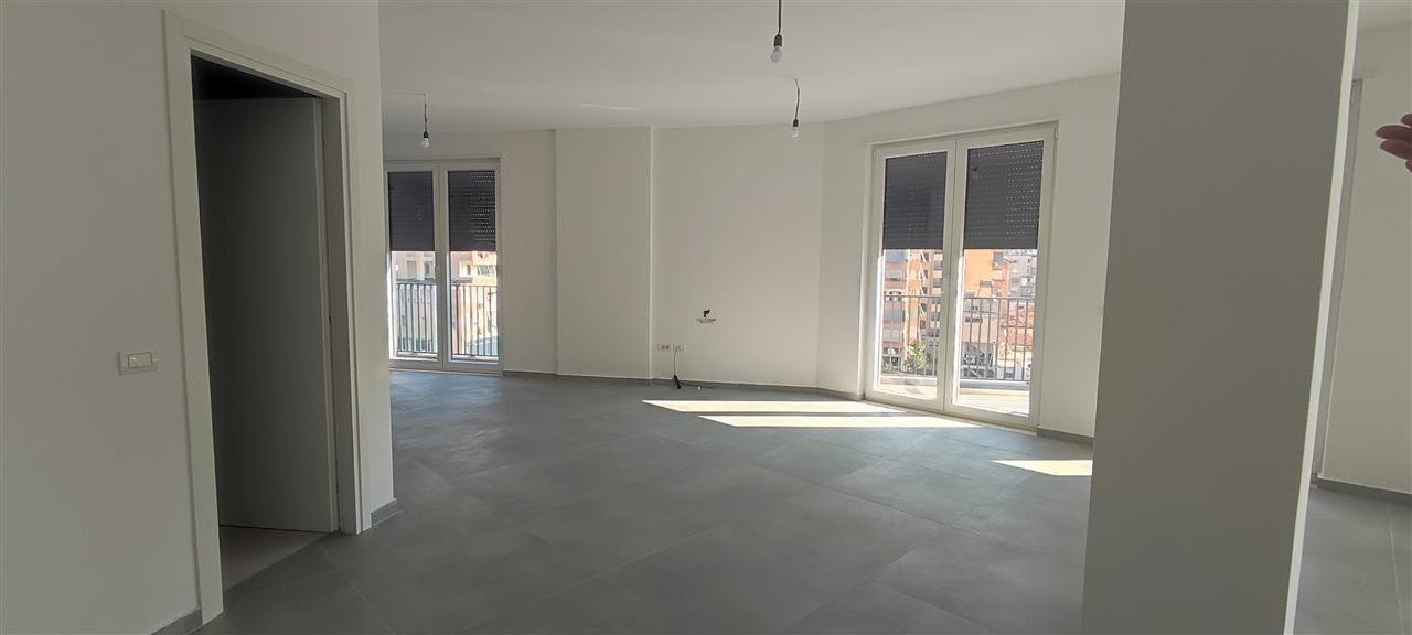 Commercial Space for Rent 220 m² Dibrës Street 2500 Euro Net