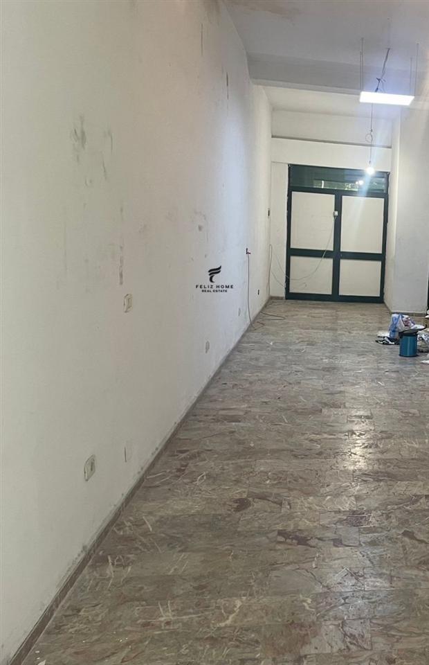 Commercial Space with 50 m2, Fully Exposed, 1000 Euro