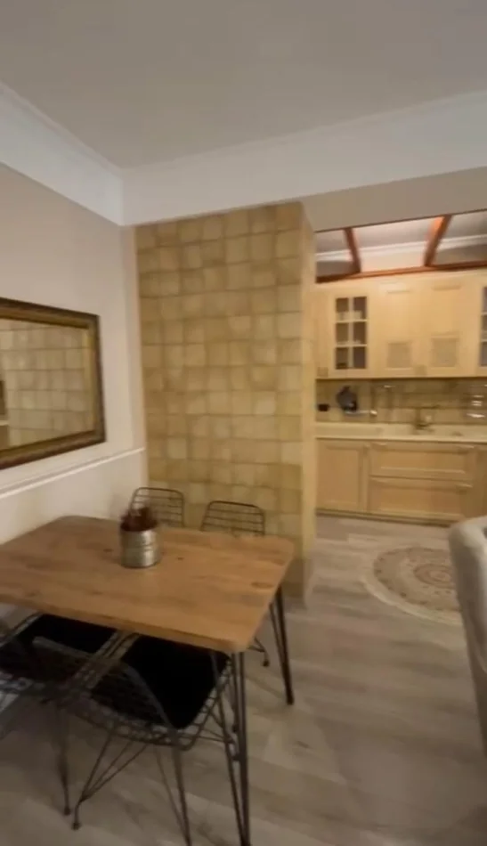 Tirana, Studio Apartment for Sale on 7th Floor, 112 m², €350,000 (9 Floors)