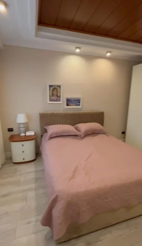 Tirana, Studio Apartment for Sale on 7th Floor, 112 m², €350,000 (9 Floors)