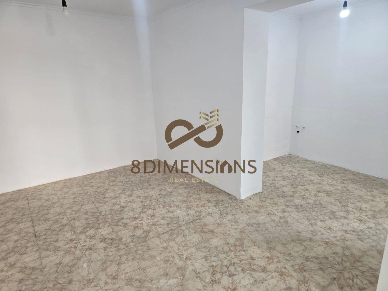 Vendita di 2 locali commerciali e garage in via Kavajes (D815A-38)