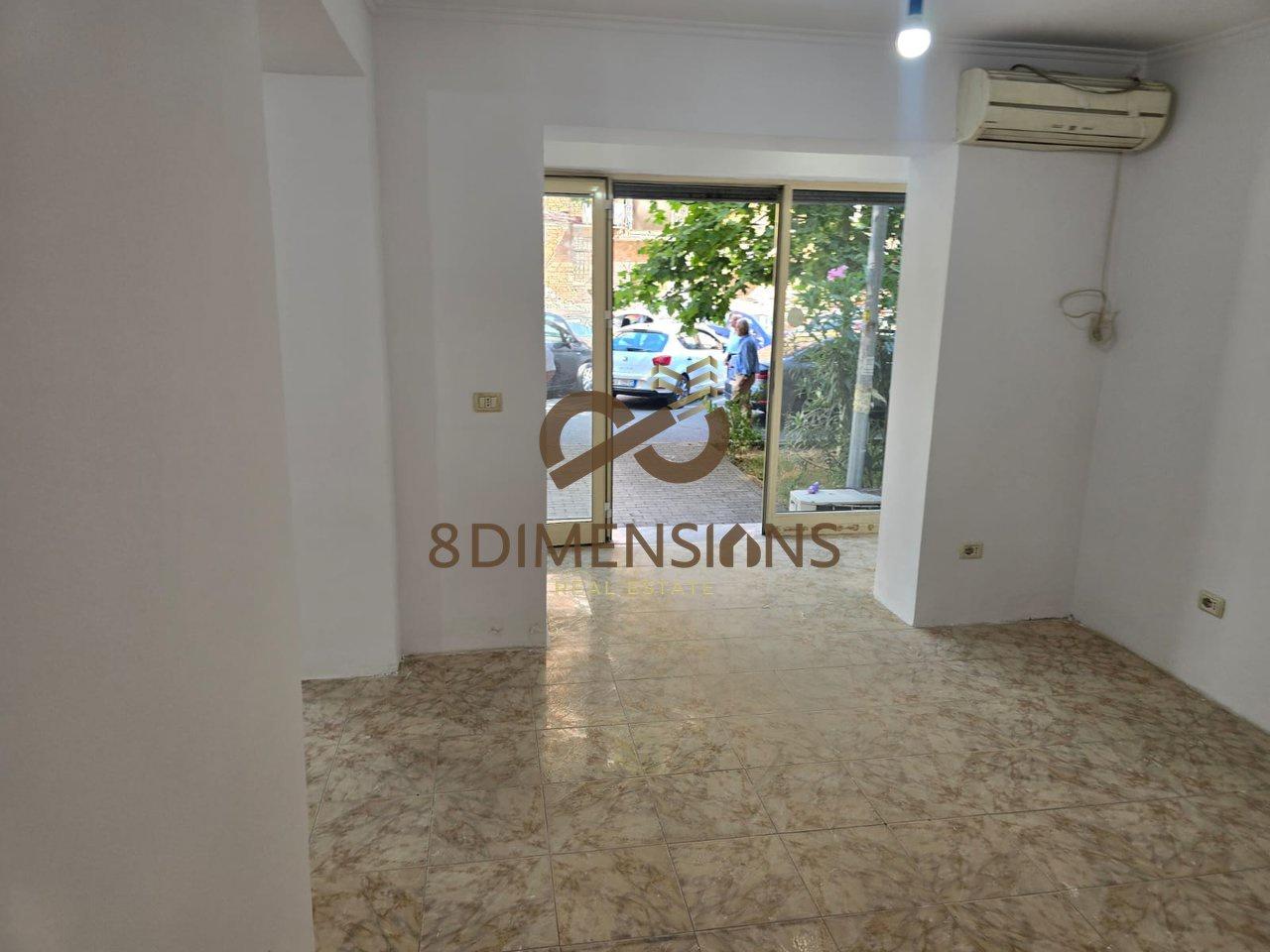 Vendita di 2 locali commerciali e garage in via Kavajes (D815A-38)