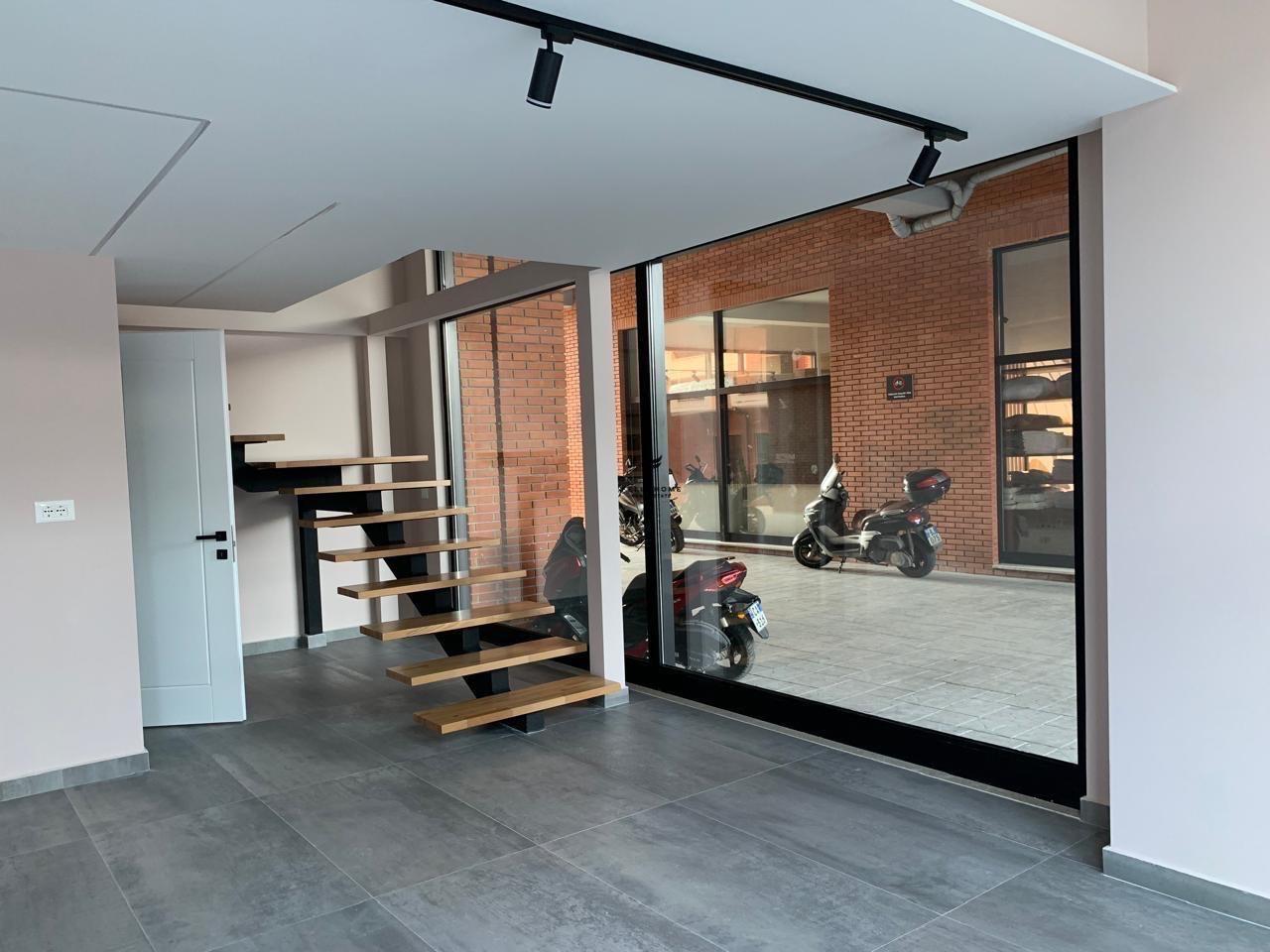 DYQAN ME QERA 100 M2 RRUGA E KAVAJES 1.200 EURO