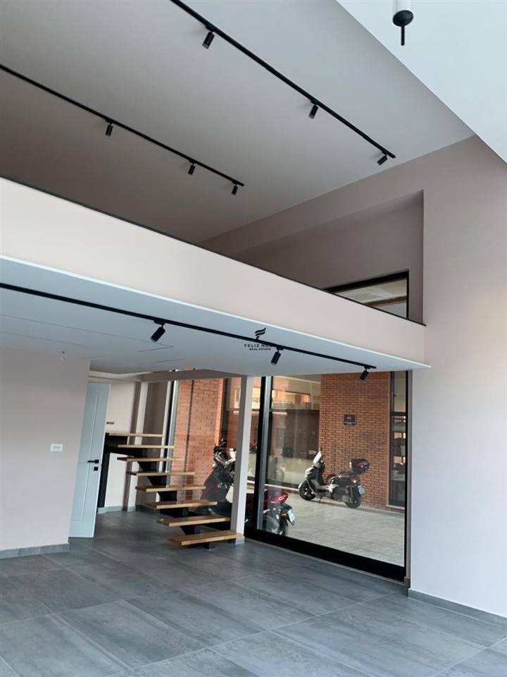 Negozio in affitto di 100 m² in Via Kavajes - 1.200 euro