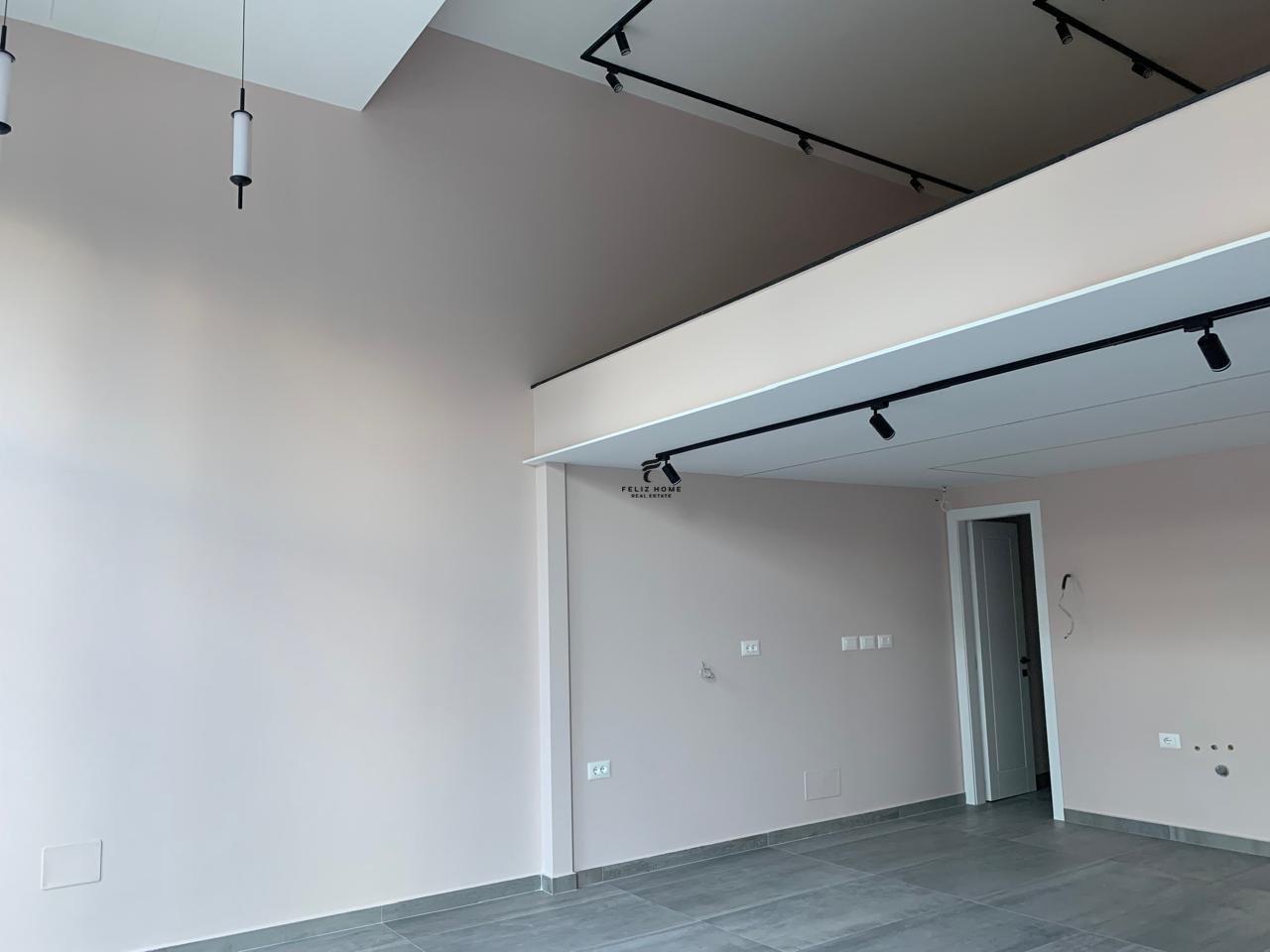 Negozio in affitto di 100 m² in Via Kavajes - 1.200 euro
