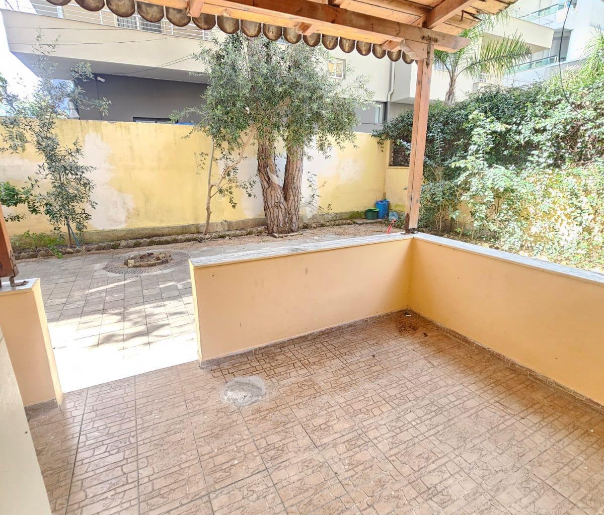 Due appartamenti con cortile vicino al mare – Scembi di Kavajë