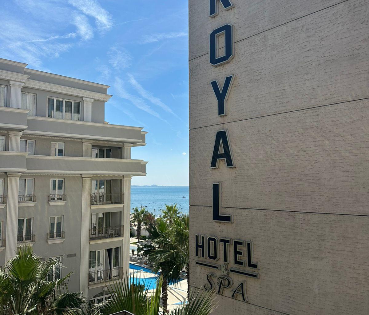Jepet me qera apartament, 20m larg detit prane Royal Durres