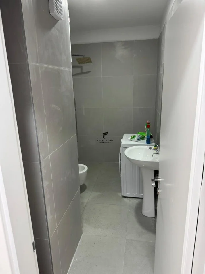 Tirane, affitto appartamento 2+1 Piano 7, 110 m² 700 € (ASTIR)