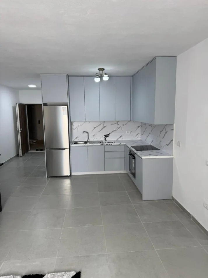 Tirane, affitto appartamento 2+1 Piano 7, 110 m² 700 € (ASTIR)