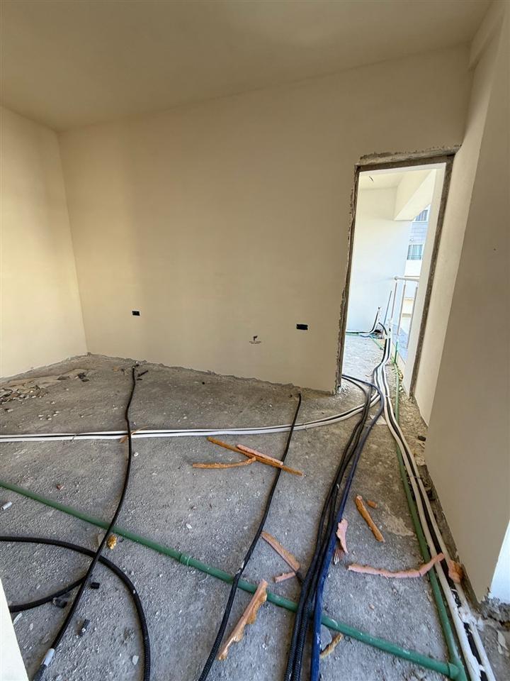 Zyra con affitto di 100 m2 in Comune di Parisit 1000 euro