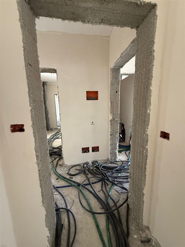 Zyra con affitto di 100 m2 in Comune di Parisit 1000 euro