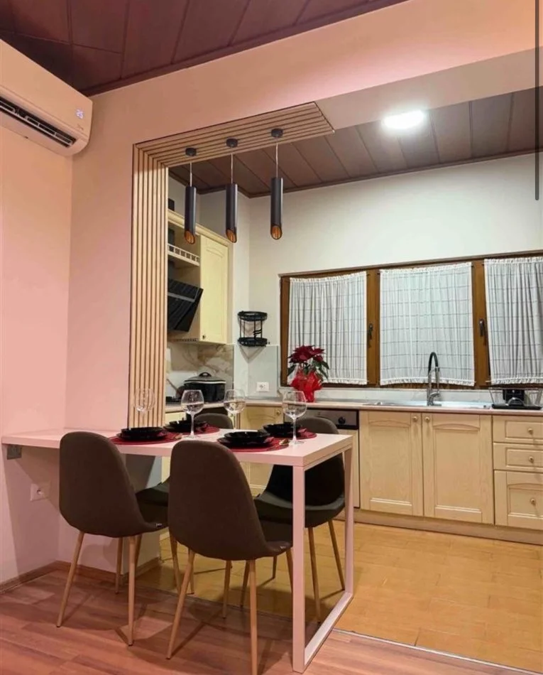 Tirane, affitto mensile appartamento 1+1 Piano 2, 70 m² 600 € (VIA KAVAJES)