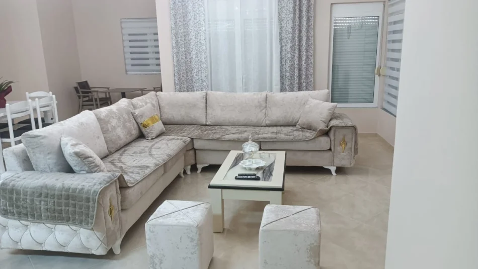 Tirana, affitto di appartamento 3+1 Piano 2, 120 m² 600 € (Shkozë)