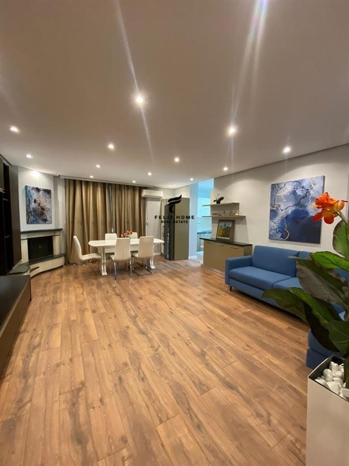 APARTAMENT ME QERA 2+1 ISH EKSPOZITA 1100 EURO