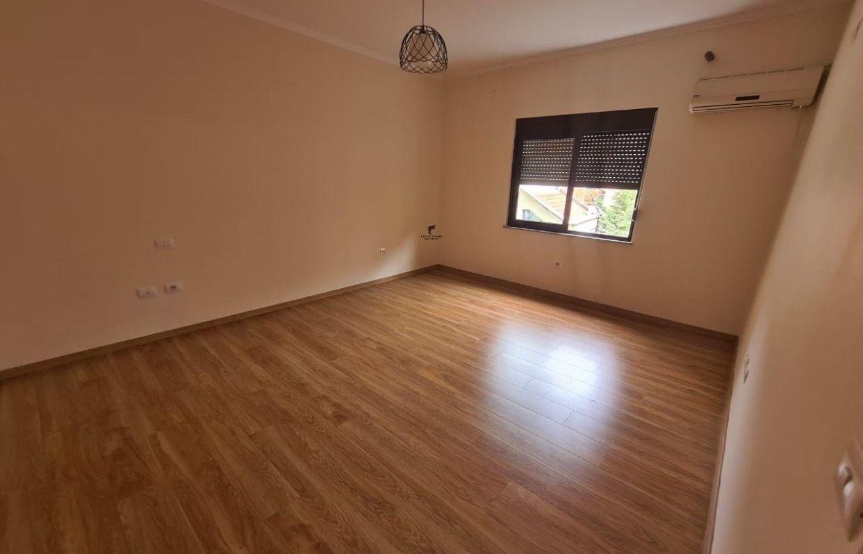 ZYRE ME QERA 2+1 KOMUNA E PARISIT 600 EURO