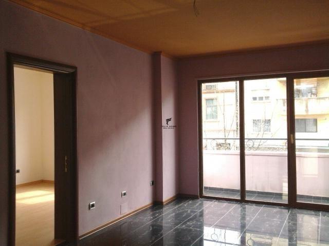 ZYRE ME QERA 75 M2 RRUGA E DURRSIT 73.000 LEKE