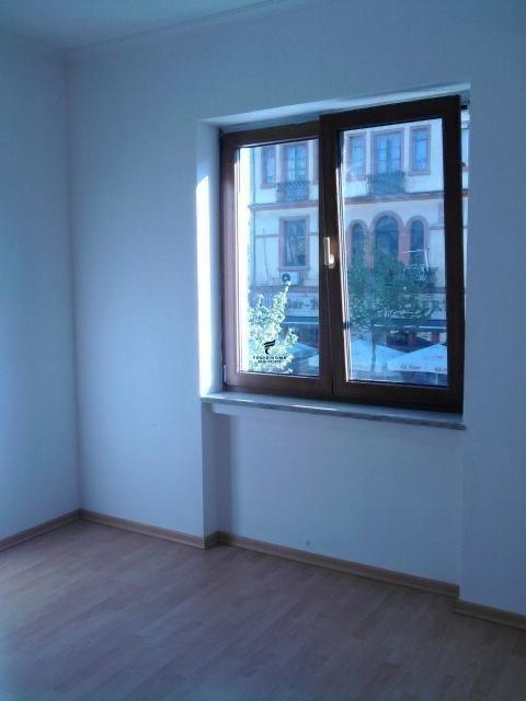 ZYRE ME QERA 75 M2 RRUGA E DURRSIT 73.000 LEKE