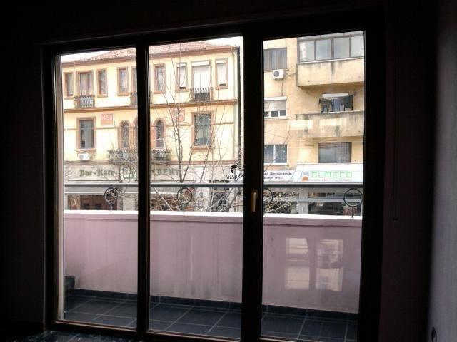 ZYRE ME QERA 75 M2 RRUGA E DURRSIT 73.000 LEKE