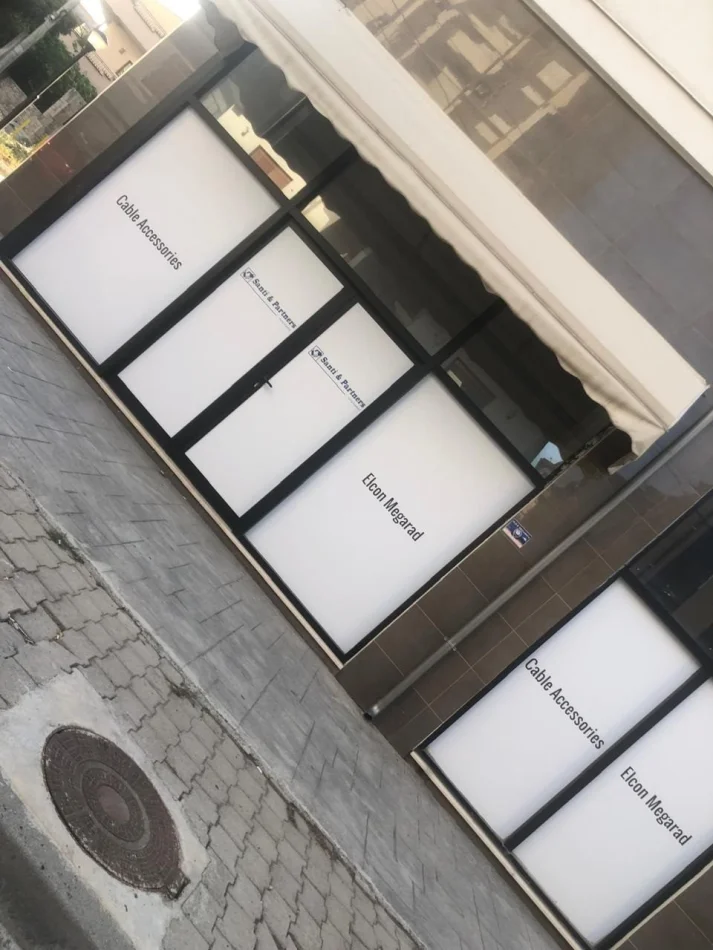Tirane, jepet me qera ambjent biznesi Kati 1, 66 m² 600 € (Komuna e Parisit)