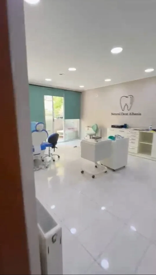 Tirane, jepet me qera ambjent biznesi Kati 1, 90 m² 850 € (Komuna e Parisit)