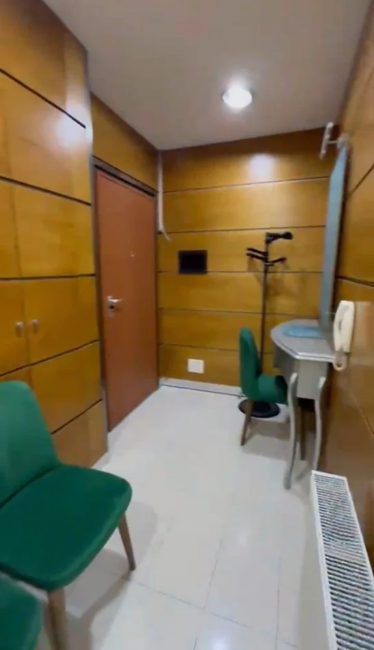 Tirane, jepet me qera ambjent biznesi Kati 1, 90 m² 850 € (Komuna e Parisit)