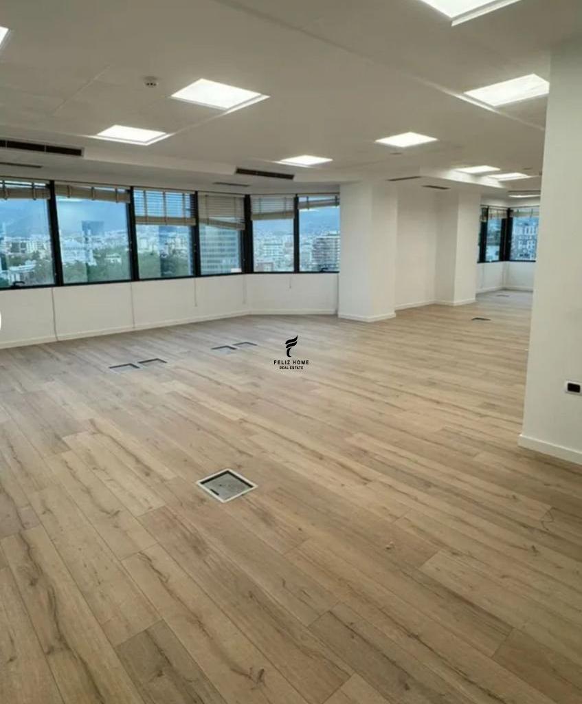 Zyra con Piano di 230 m2 nel Centro - 510.000 LEKE