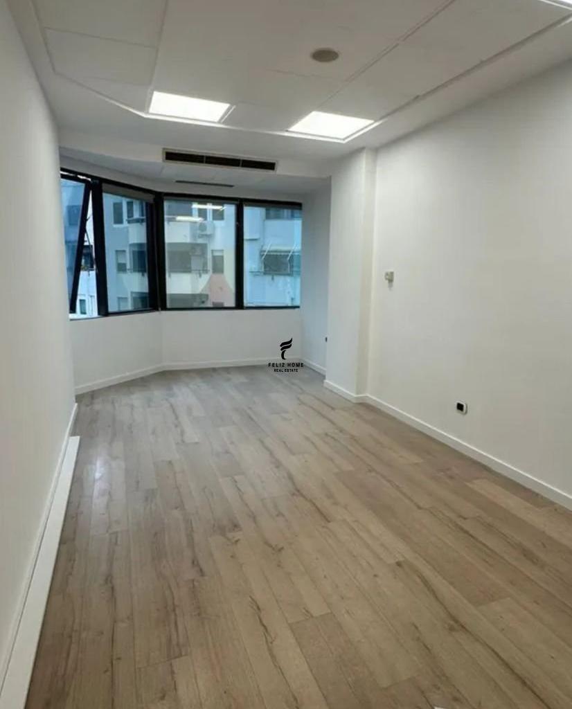 Zyra con Piano di 230 m2 nel Centro - 510.000 LEKE