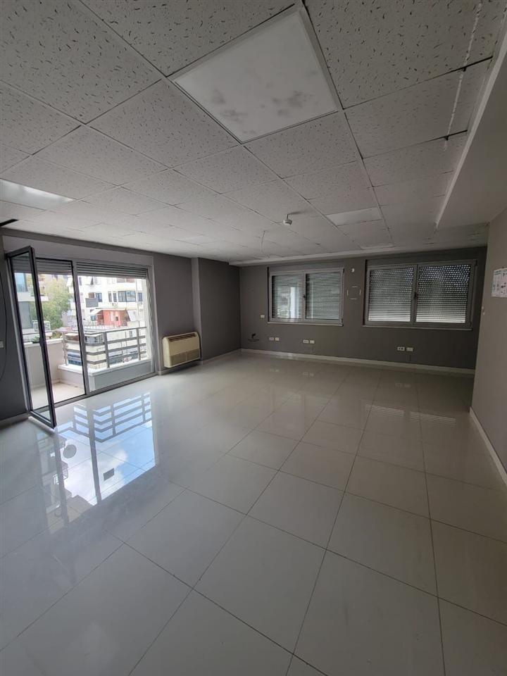 ZYRE ME QERA 210 M2 BLLOK 3700 EURO