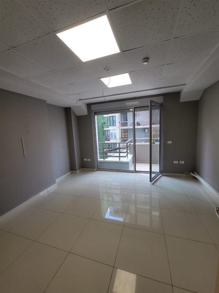 ZYRE ME QERA 210 M2 BLLOK 3700 EURO