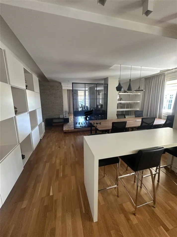 Tirane, jepet me qera zyre Kati 6, 140 m² 3.200 € (XHAMLLIKU)