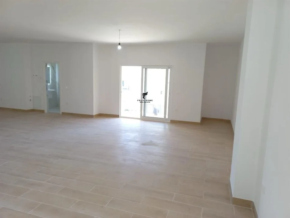 Tirane, jepet me qera magazine Kati -1, 1.000 m² 450 € (ASTIR)