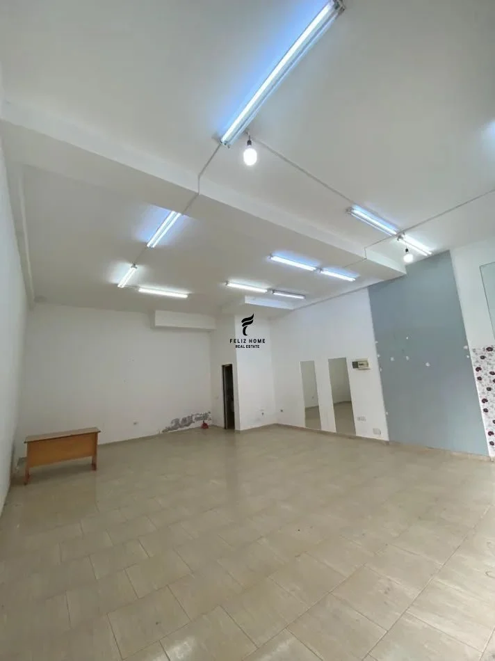 Tirane, jepet me qera dyqan Kati 0, 61 m² 650 € (YZBERISHT)