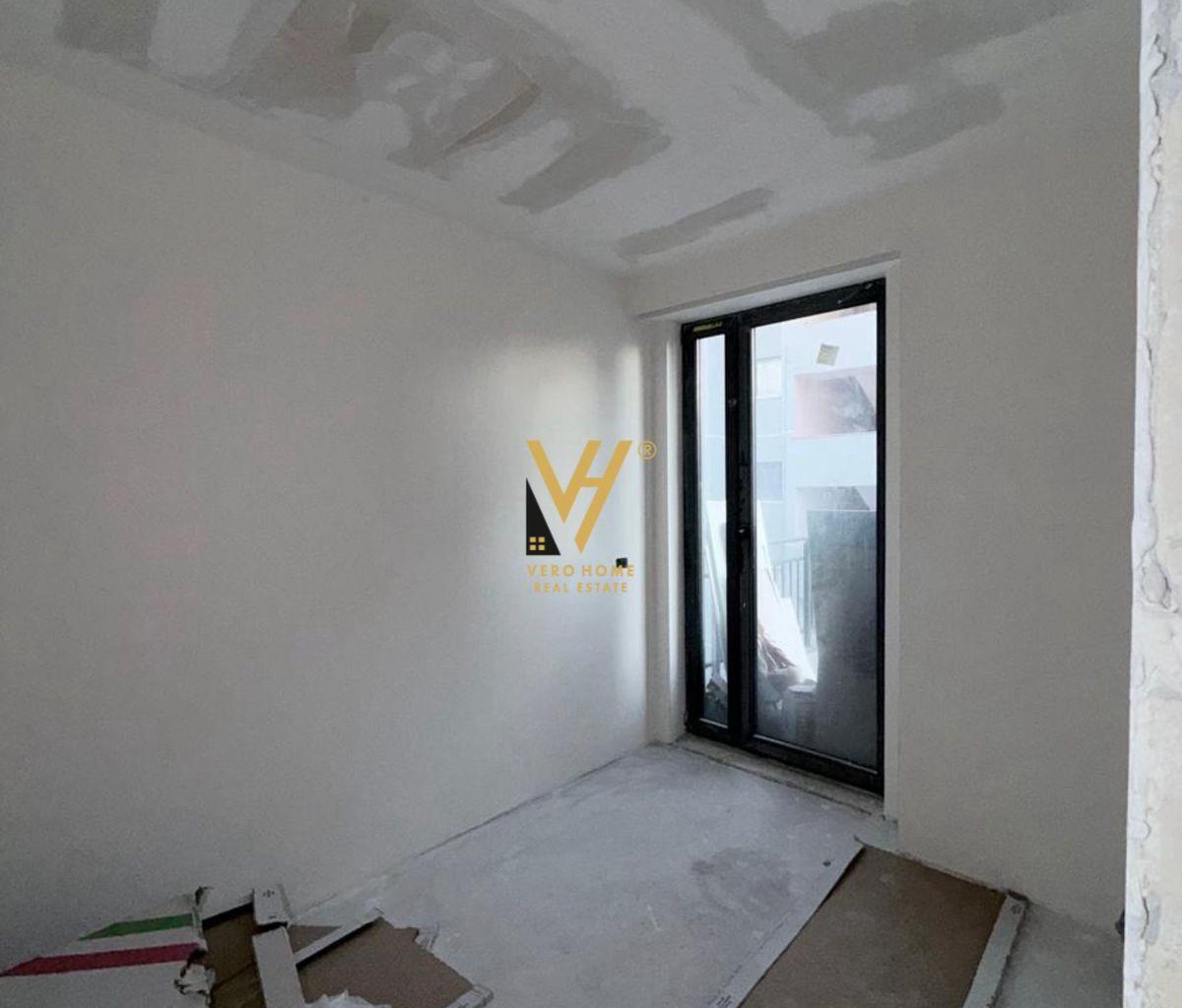 JEPET ZYRE 100 M2 ME QERA TE RRUGA E KAVAJES 1.000 EURO