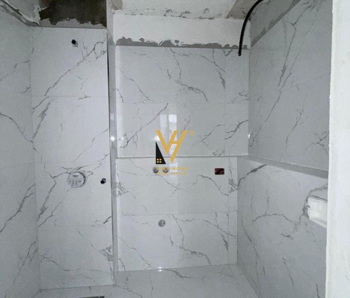 JEPET ZYRE 100 M2 ME QERA TE RRUGA E KAVAJES 1.000 EURO
