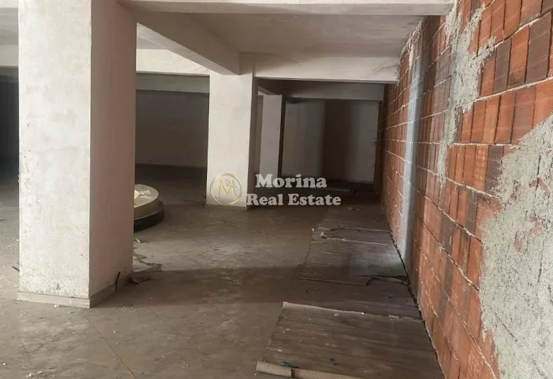 Tirana, piano terra, 262 m² 289.000 € (Fresku)