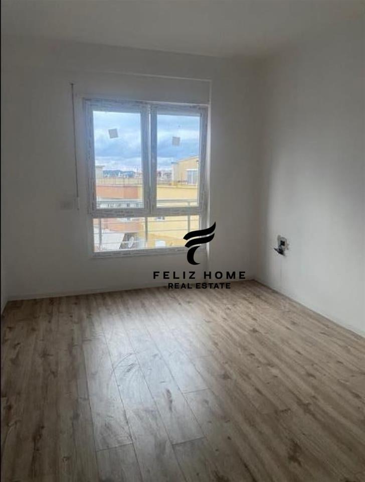 ZYRE ME QERA 65 M2 KOMUNA E PARISIT 650 EURO