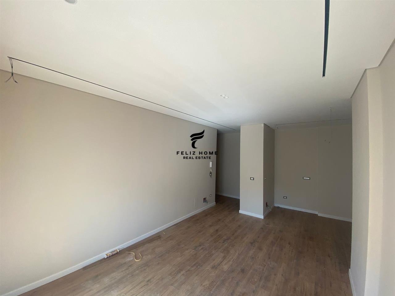 Shop for Rent 110 m2 Near Train Station 750 Euro