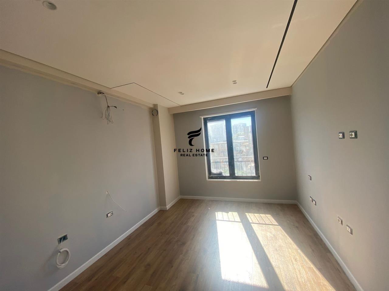 Shop for Rent 110 m2 Near Train Station 750 Euro